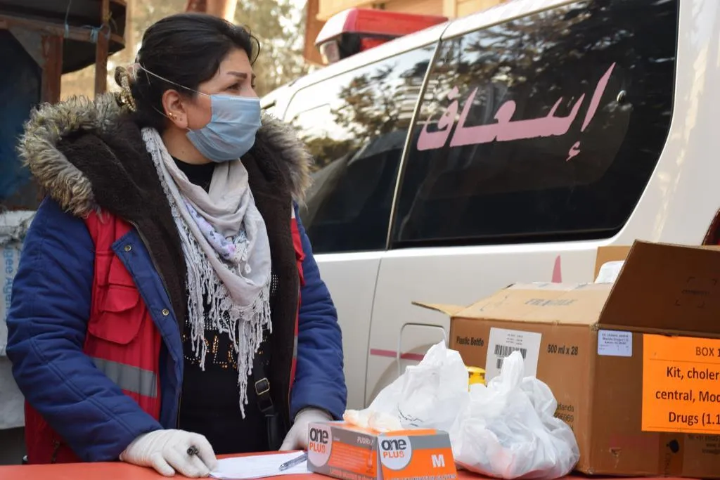Heyva Sor a Kurd alîkariya koçberên Xiwêran û Zihûr re dike