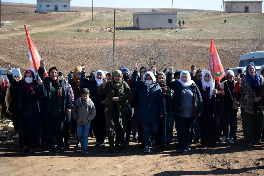 Şêniyên Kobanê sersaxî ji malbata şehîd Cemal û Xelîl re xwest