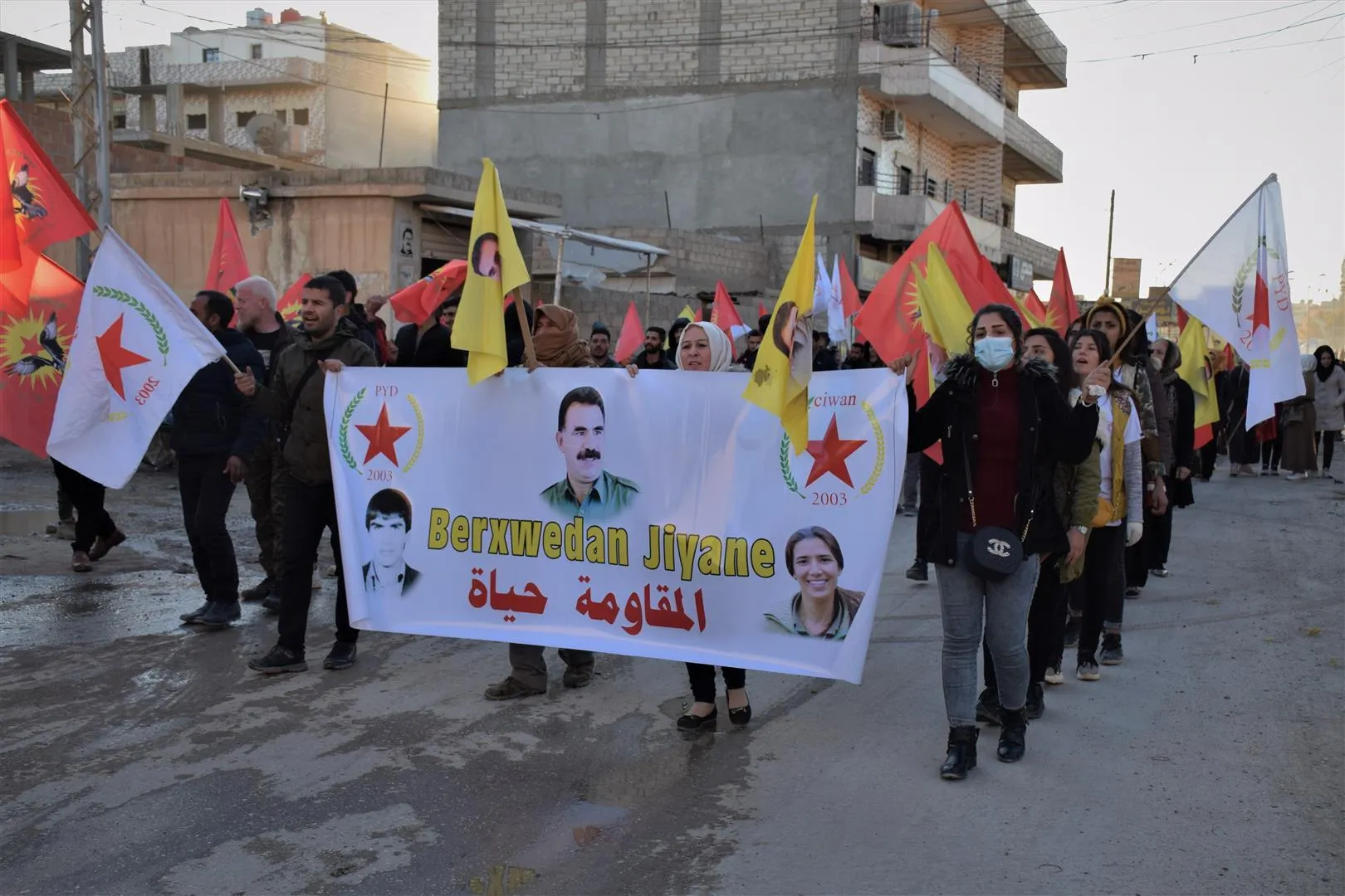 Ciwanên Hesekê ji bo rêber Ocalan li qadan bûn