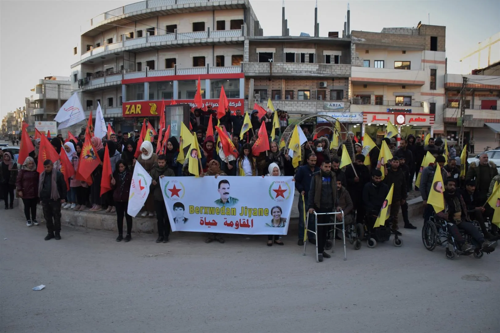 Ciwanên Hesekê ji bo rêber Ocalan li qadan bûn