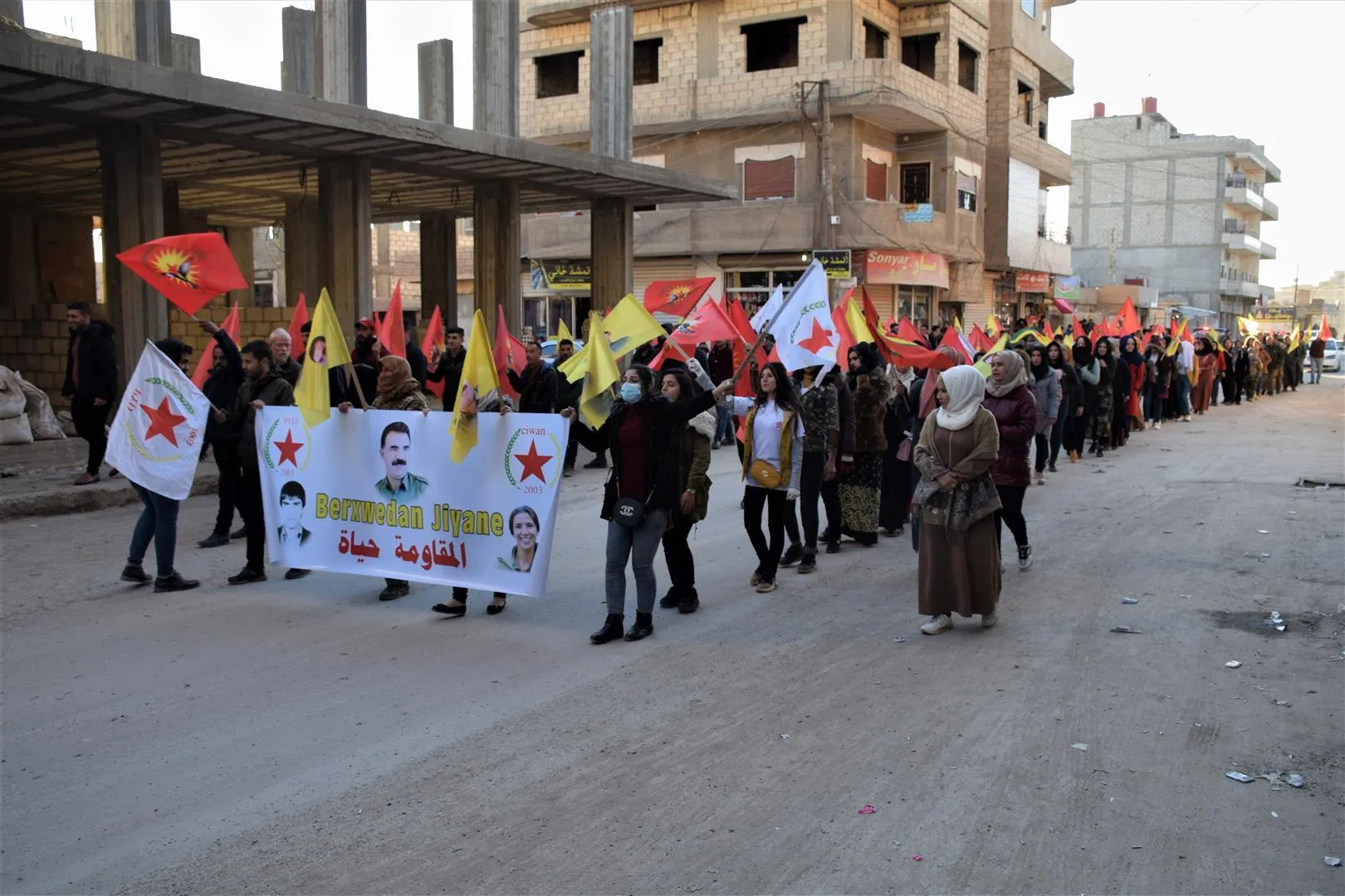Ciwanên Hesekê ji bo rêber Ocalan li qadan bûn