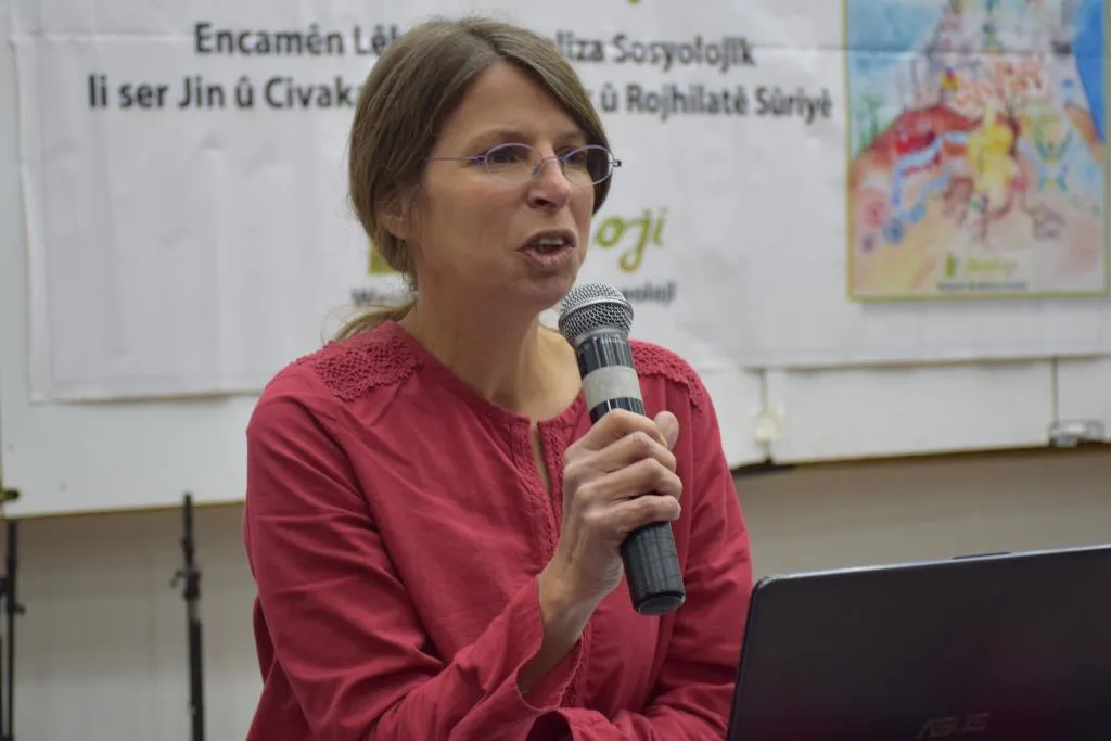 Pirtûka "Bingehê dîrokî û siberoja şoreşa jinê" li Kobanê hate nasandin