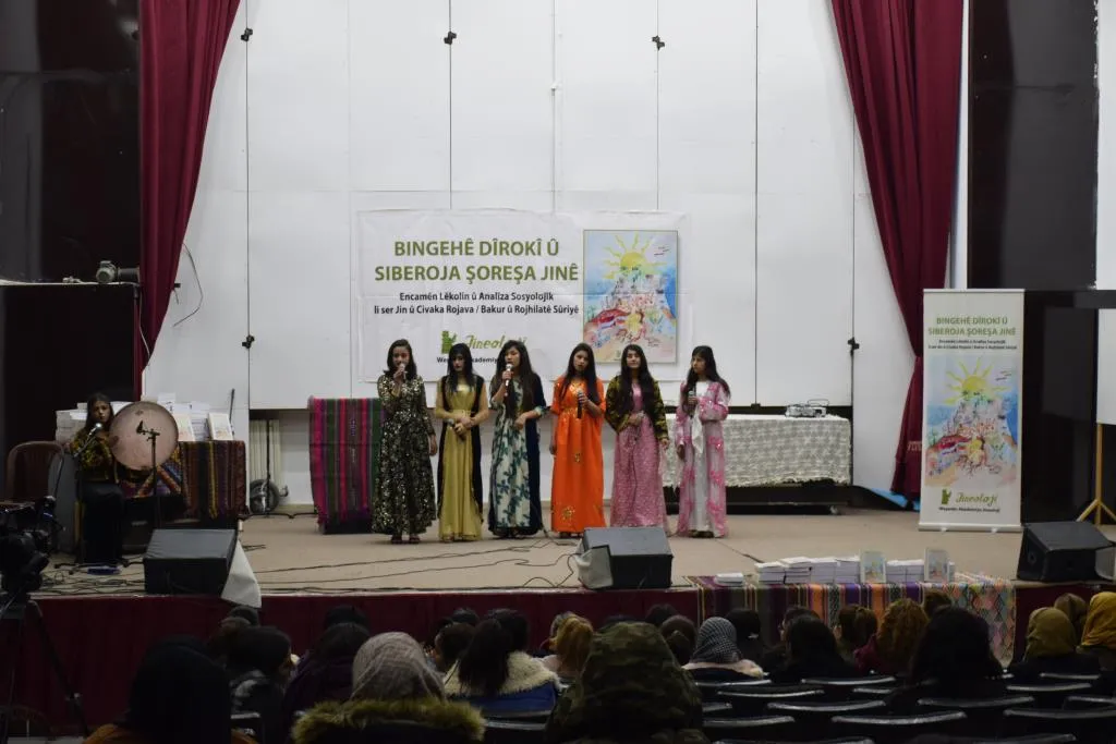 Pirtûka "Bingehê dîrokî û siberoja şoreşa jinê" li Kobanê hate nasandin