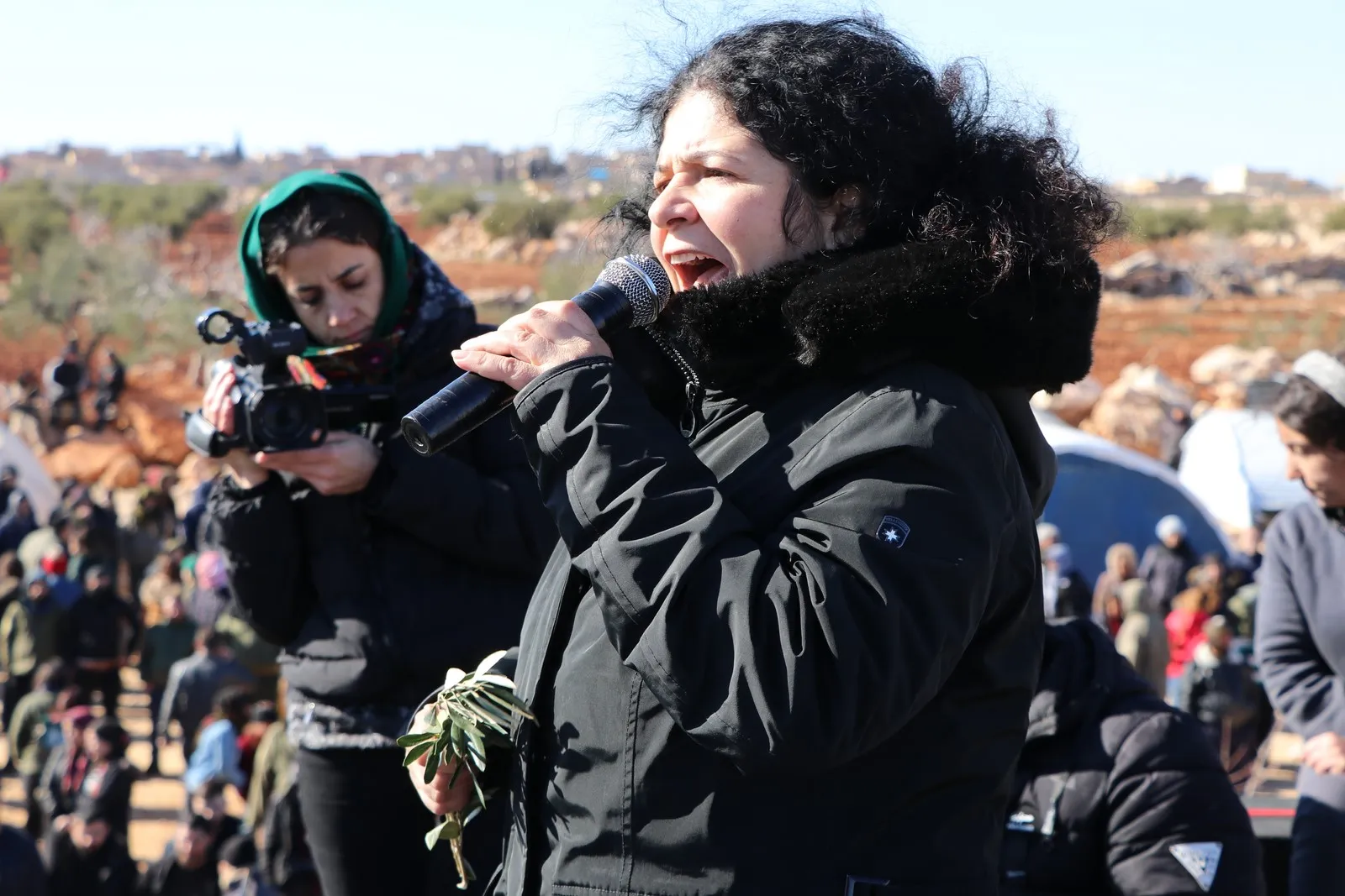 Bi deh hezaran Efrînî: Em ê berxwedanê xurt bikin û dagirkeriyê têk bibin
