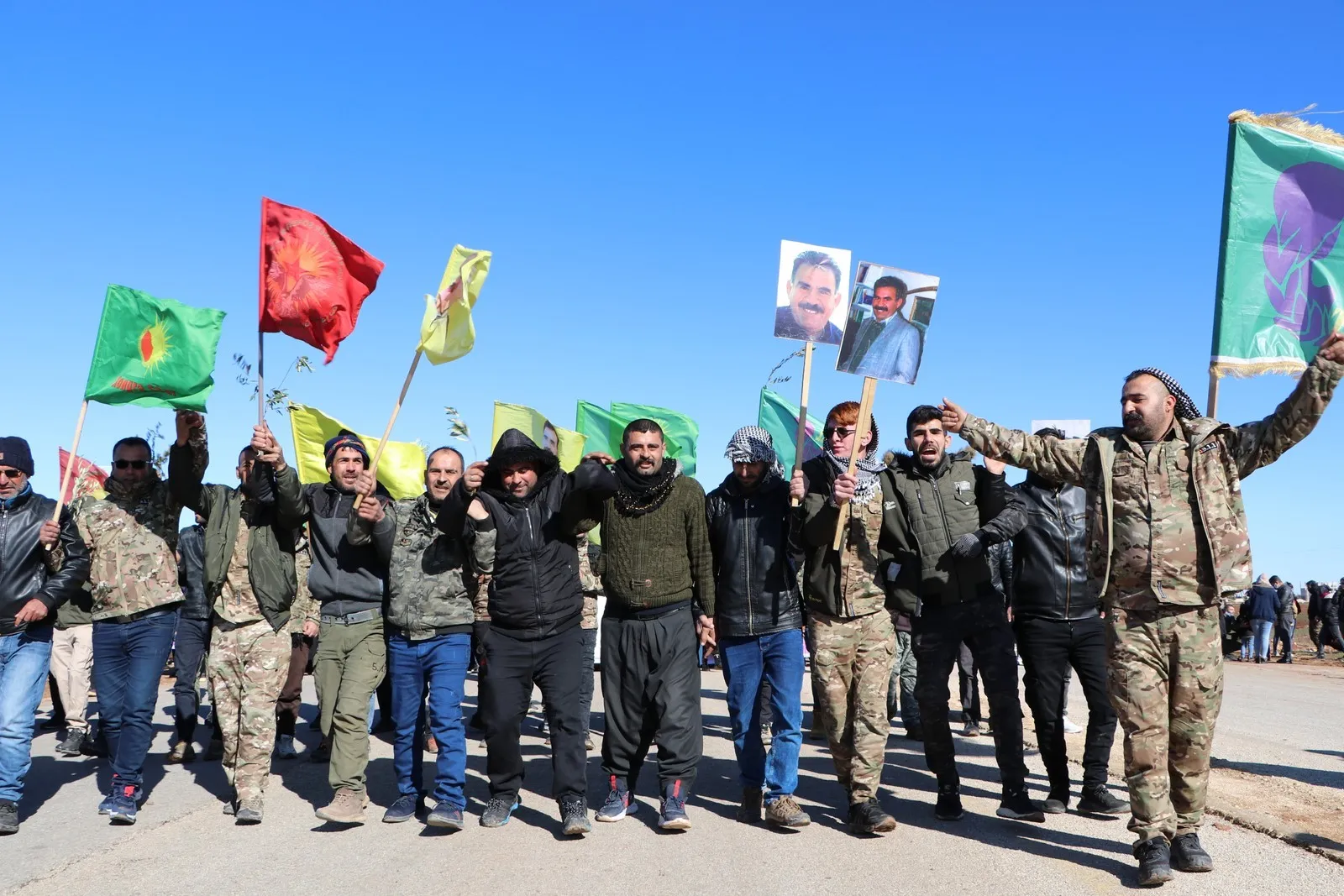 Bi deh hezaran Efrînî: Em ê berxwedanê xurt bikin û dagirkeriyê têk bibin
