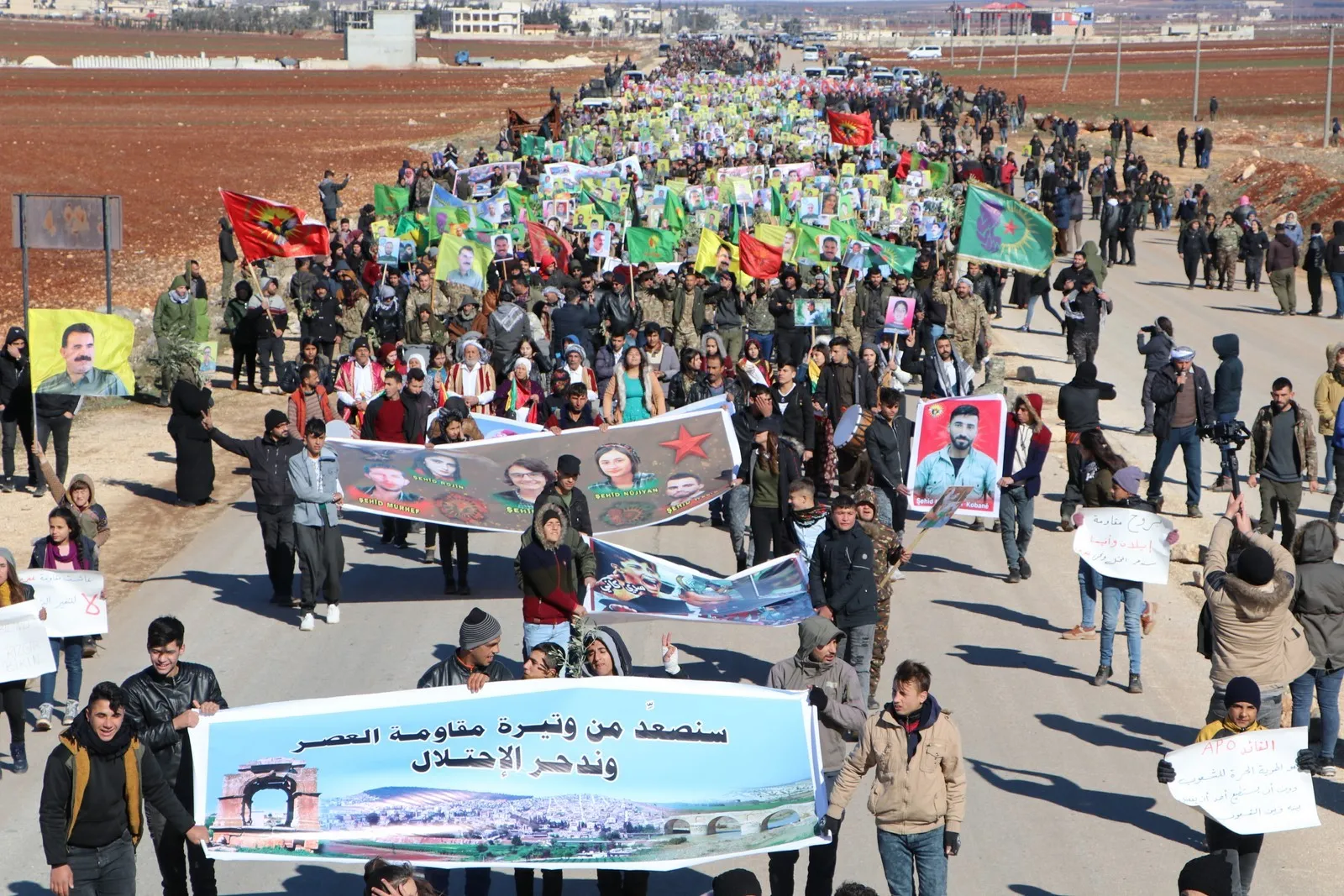 Bi deh hezaran Efrînî: Em ê berxwedanê xurt bikin û dagirkeriyê têk bibin