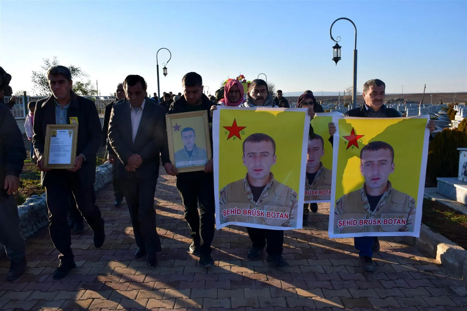 Cenazeyê şehîd Birûsk Botan li Dêrikê hate veşartin
