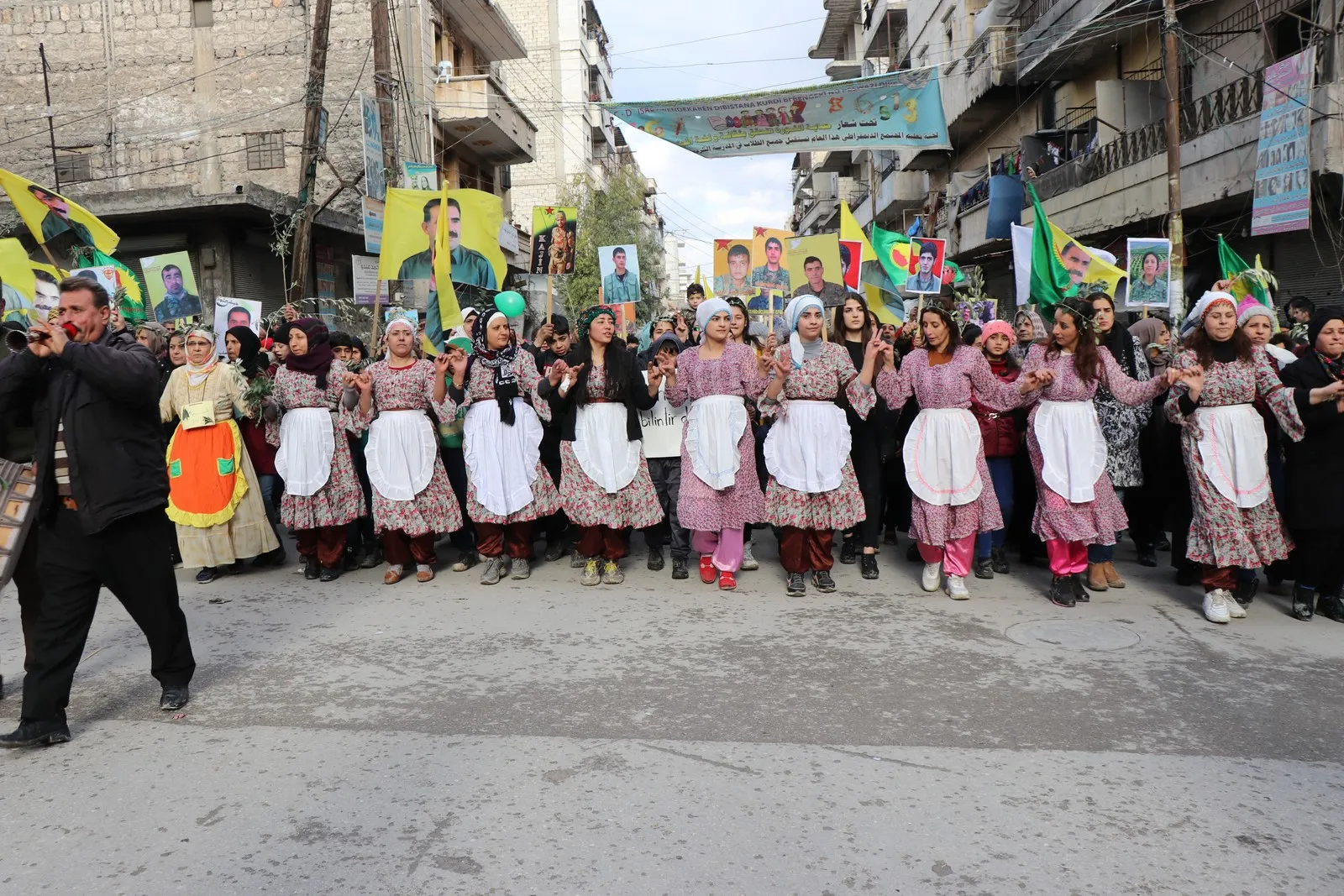 Li Helebê meşa girseyî ya "Bi hev re ji bo rizgarkirina Efrînê''