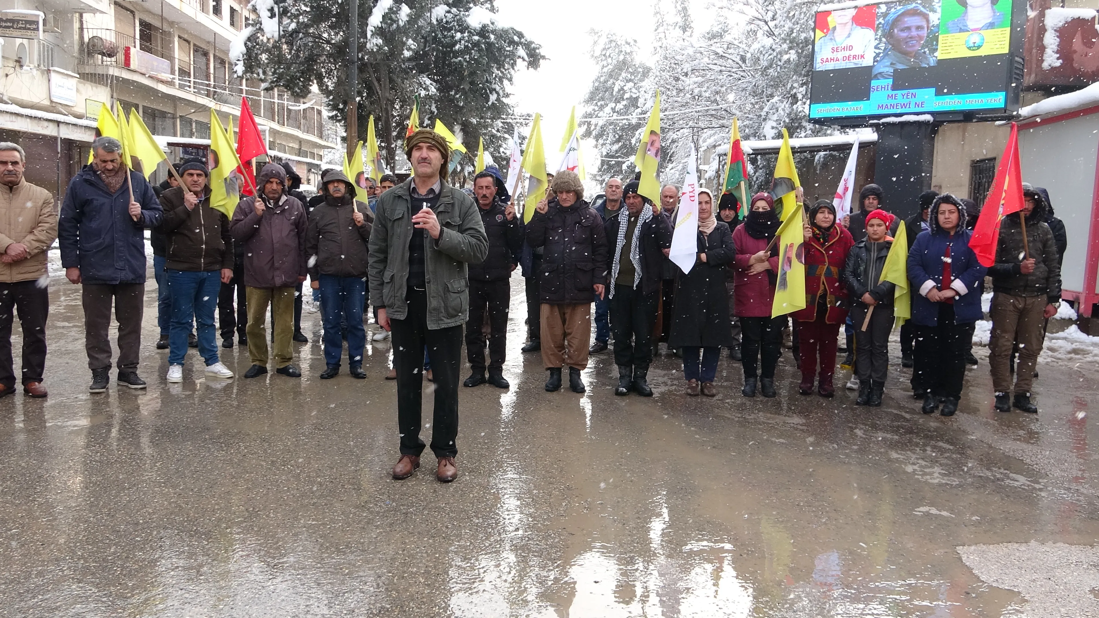 Şêniyên Dêrikê: Em bi şêniyên Efrînê re ne