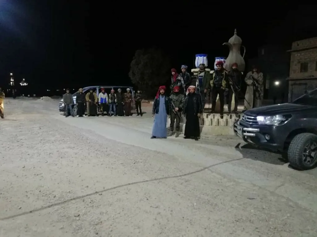 Şêniyên gundewarê Dêrazorê taxên xwe diparêzin