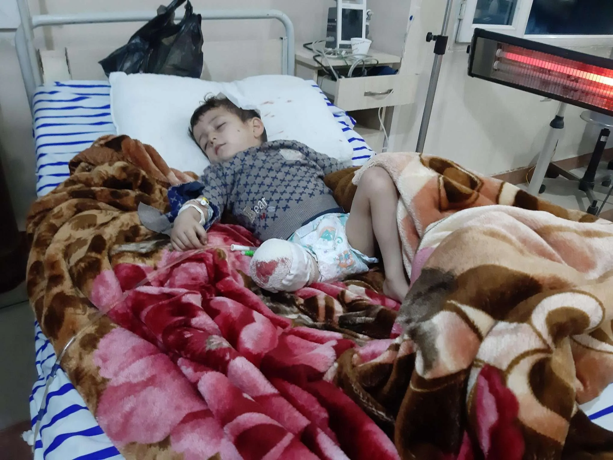 Ji bo zarokê ku di êrişa li ser Kobanê de lingê wî jêbûye kampanyaya haştagê