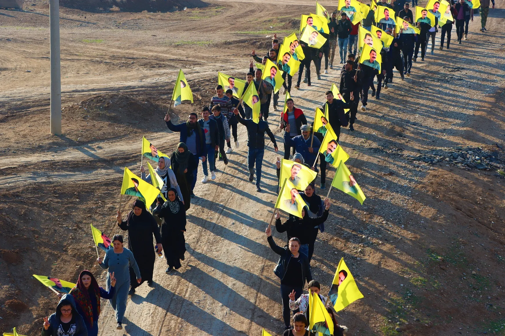 Ji bo şermezarkirina komployê şêniyên Girbawiyê ber bi Qamişloyê ve dimeşin