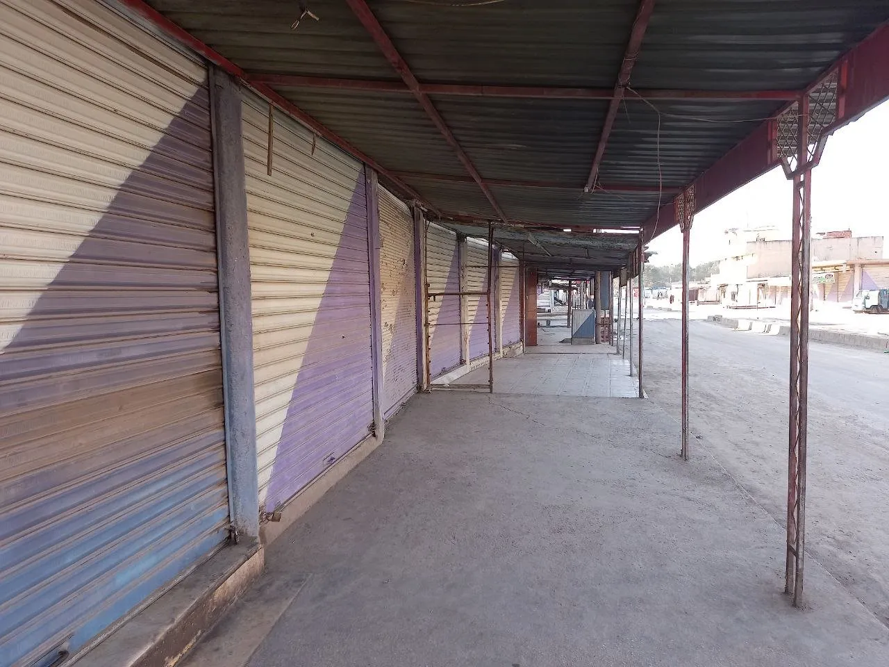 Li seranserê Bakur û Rojhilatê Sûriyê dikan hatin girtin
