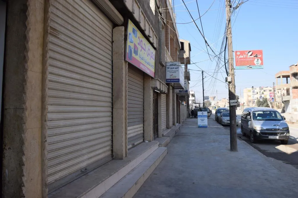 Li seranserê Bakur û Rojhilatê Sûriyê dikan hatin girtin