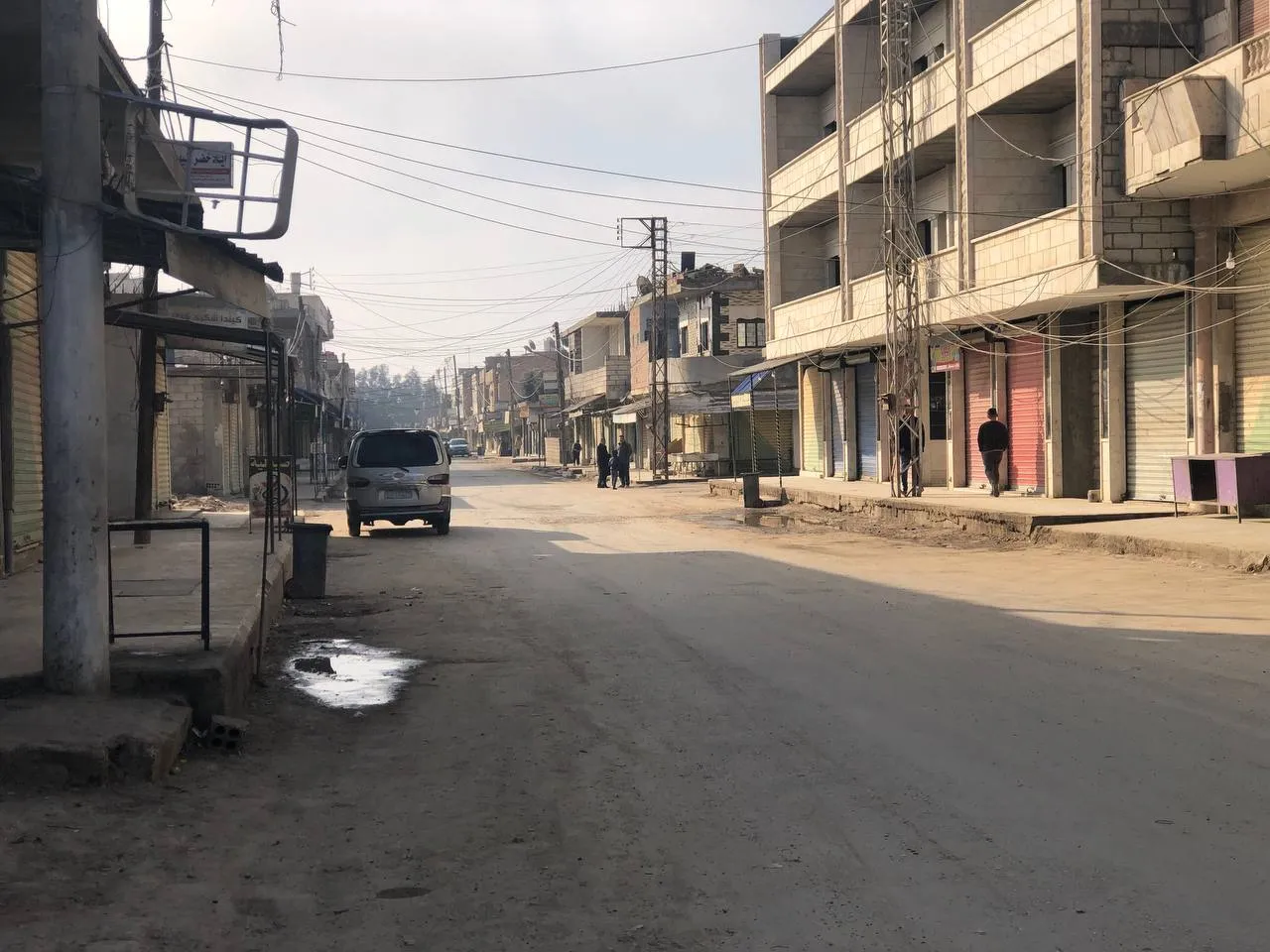 Li seranserê Bakur û Rojhilatê Sûriyê dikan hatin girtin