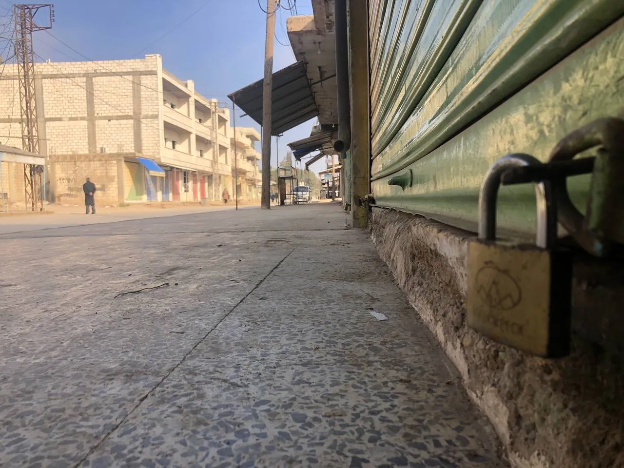 Li seranserê Bakur û Rojhilatê Sûriyê dikan hatin girtin
