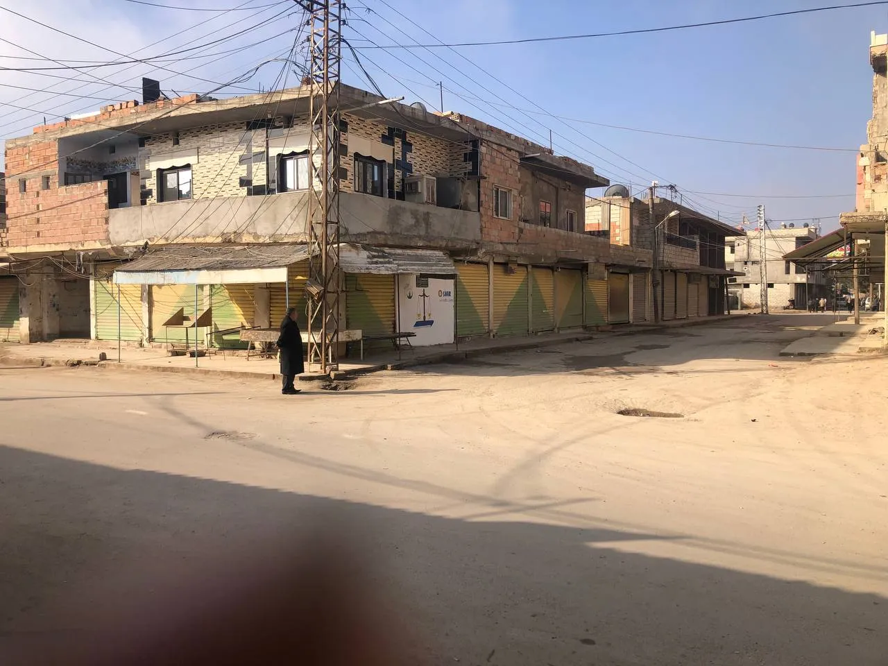 Li seranserê Bakur û Rojhilatê Sûriyê dikan hatin girtin