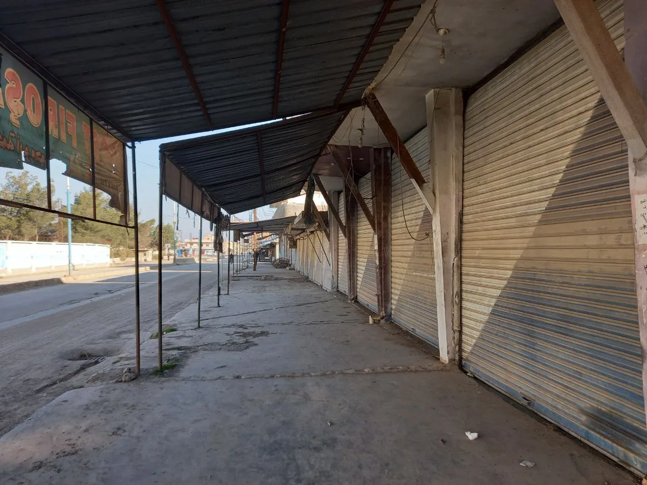 Li seranserê Bakur û Rojhilatê Sûriyê dikan hatin girtin
