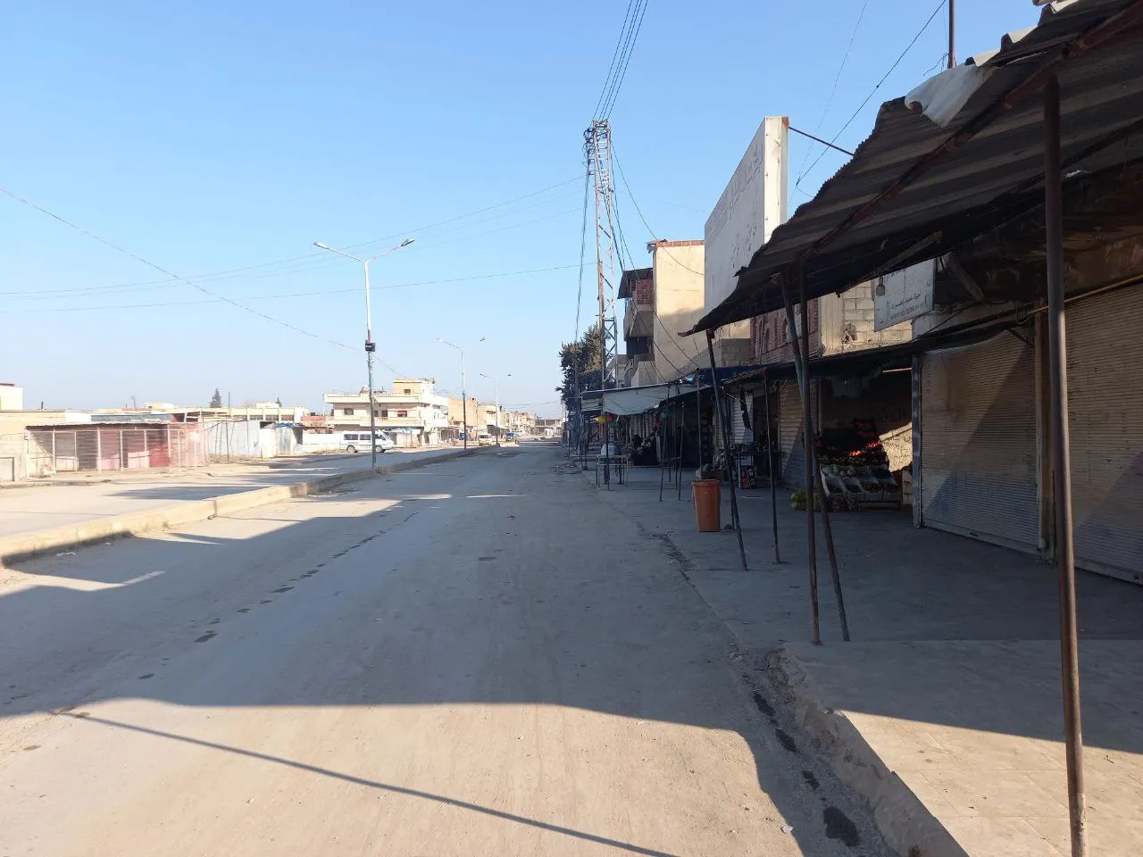 Li seranserê Bakur û Rojhilatê Sûriyê dikan hatin girtin
