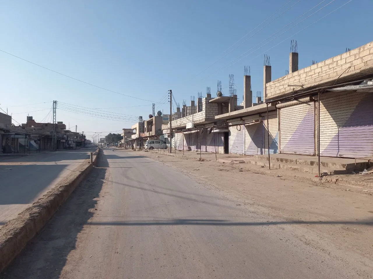 Li seranserê Bakur û Rojhilatê Sûriyê dikan hatin girtin