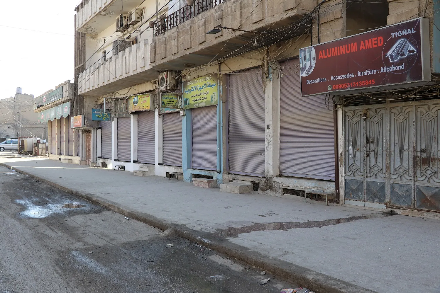 Li seranserê Bakur û Rojhilatê Sûriyê dikan hatin girtin
