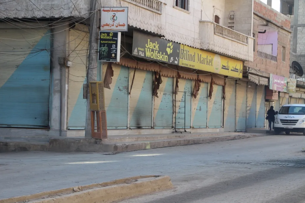 Li seranserê Bakur û Rojhilatê Sûriyê dikan hatin girtin