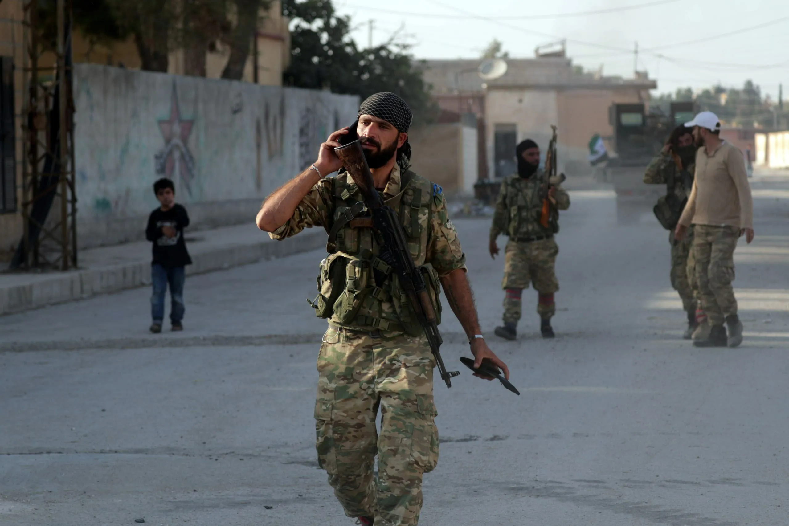 Çeteyên dewleta Tirk a dagirker hîn jî binesaziya bajarên dagirkirî talan dikin