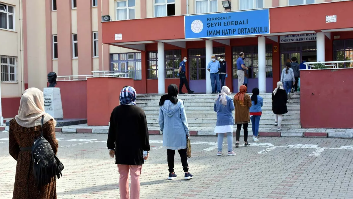 Li Tirkiyê sûcên li dijî penaberên sûrî zêde dibin: 2 xwişk rastî lêdanê hatin