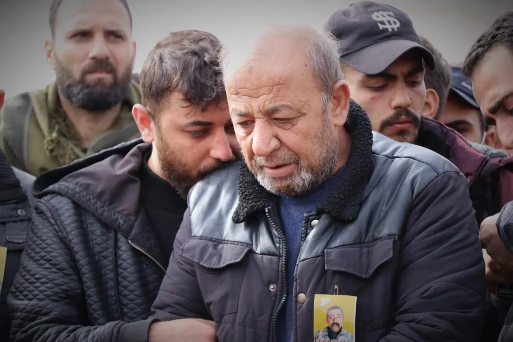 ​​​​​​​Bi hezaran şêniyên Amûdê 5 şehîdên Gurzê Gelan oxir kirin