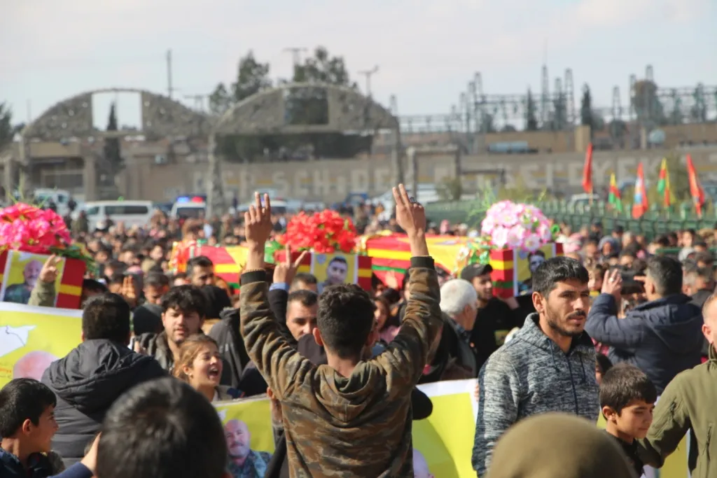 ​​​​​​​Şêniyên Kobanê 3 şehîd oxir kirin