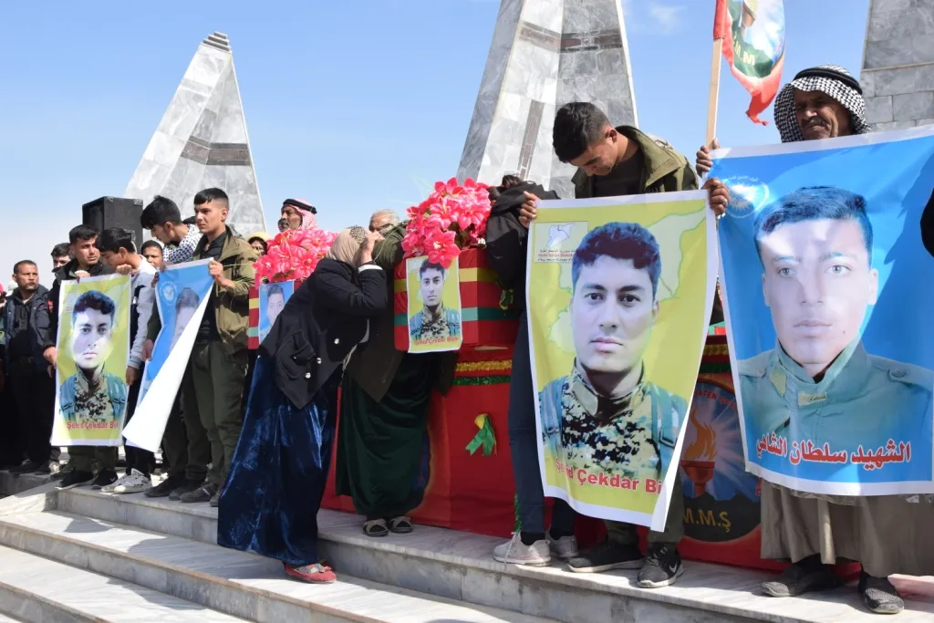 Li Kobanê 2 şehîd hatin oxirkirin
