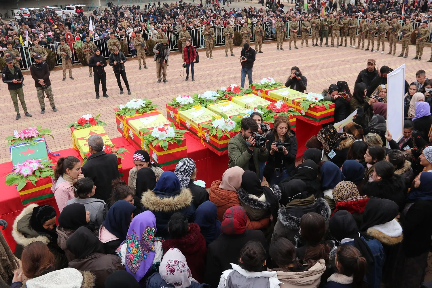 Bi hezaran şêniyên Dêrikê 7 şehîdan oxir kirin