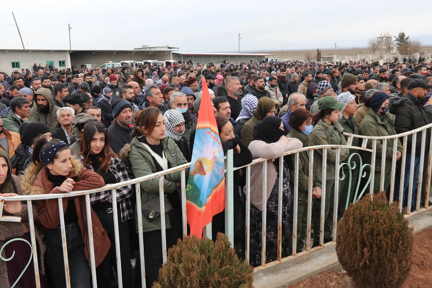Bi hezaran şêniyên Dêrikê 7 şehîdan oxir kirin
