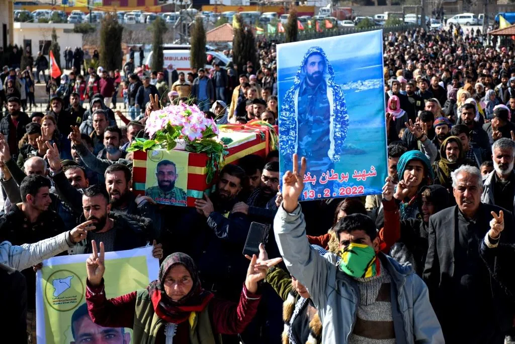 Şêniyên Kobanê şehîd Botan Bexdek oxir kir