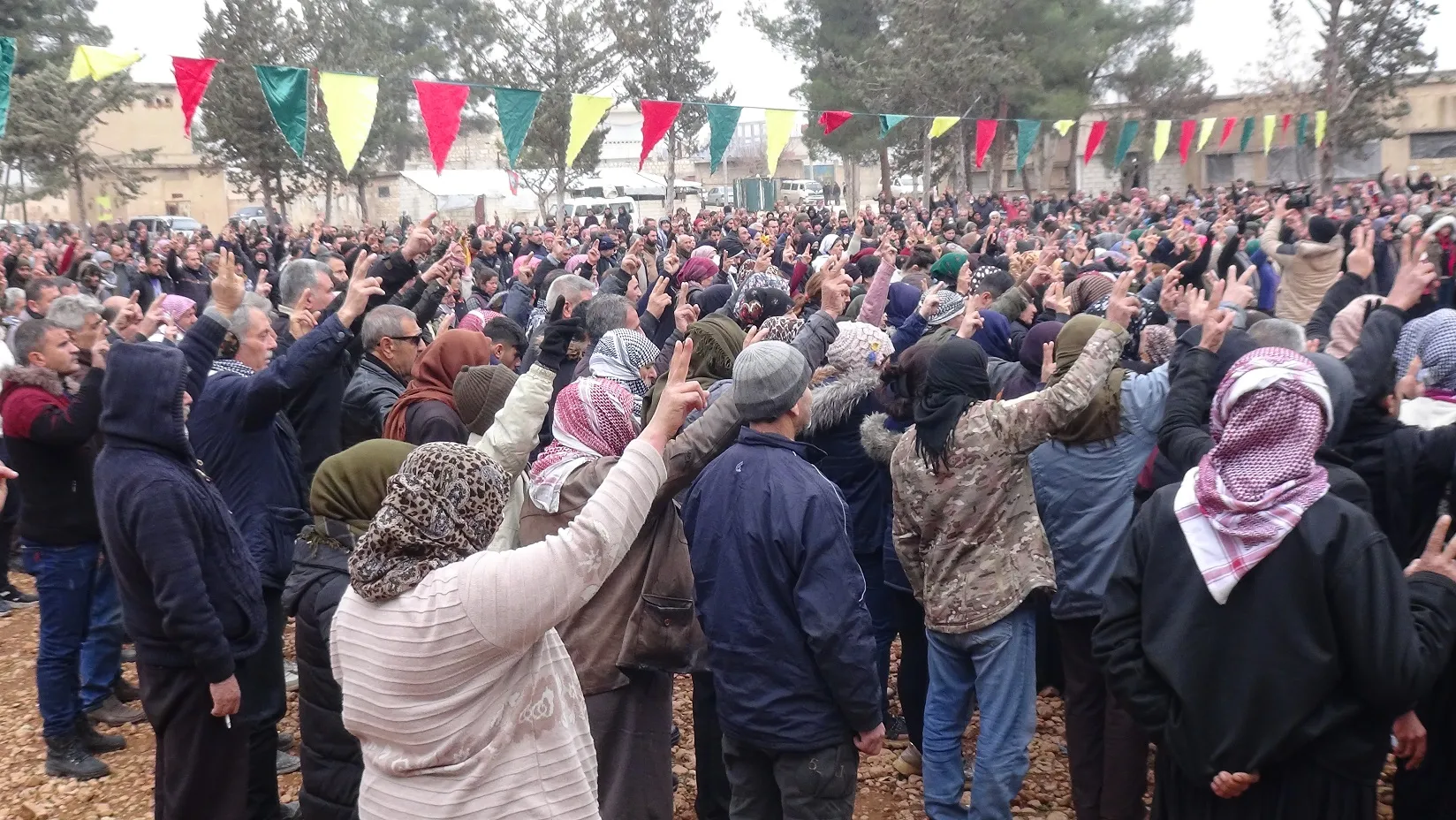 ​​​​​​​Şêniyên herêma Efrînê sersaxî ji malbeta şehîd Awaz Urmiya re xwest
