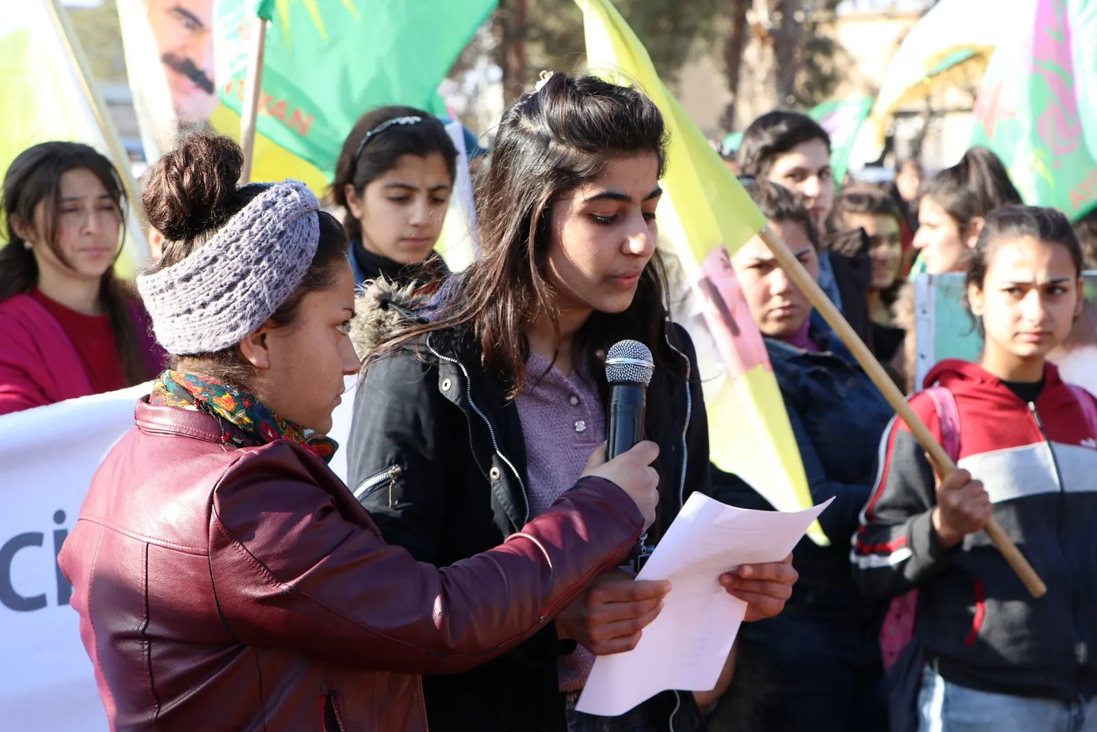 Jinên ciwan ên herêma Efrînê Komploya 15’ê Şibatê şermezar kir
