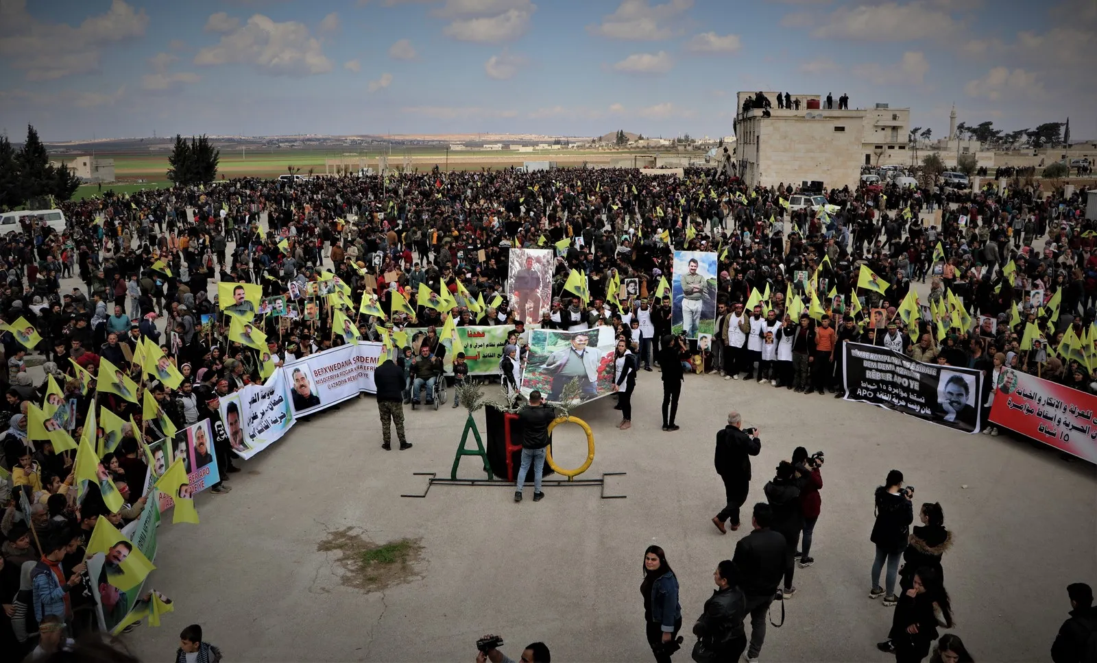 Bi deh hezaran şêniyên herêma Efrînê komplo şermezar kir