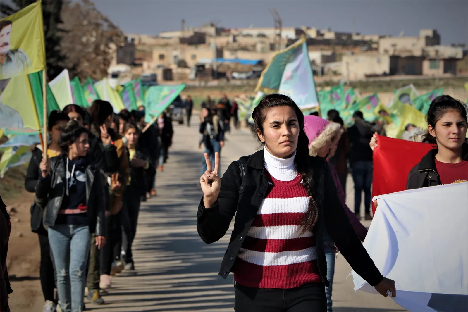 Jinên ciwan ên herêma Efrînê Komploya 15’ê Şibatê şermezar kir
