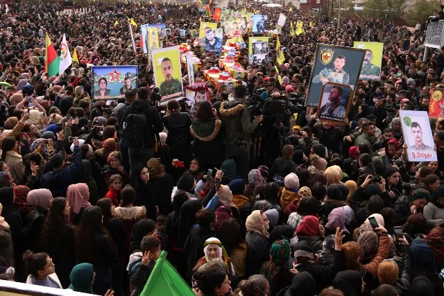 Wêneyên merasîma oxirkirina 12 şehîdan li Qamişloyê
