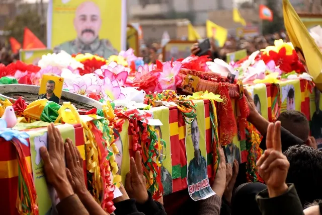Wêneyên merasîma oxirkirina 12 şehîdan li Qamişloyê