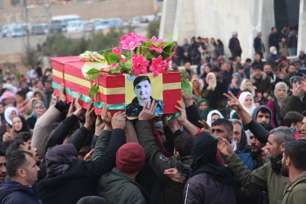 Şehîdê Pêngava Gurzê Gelan Mistefa Elo bi merasîmekê hate veşartin