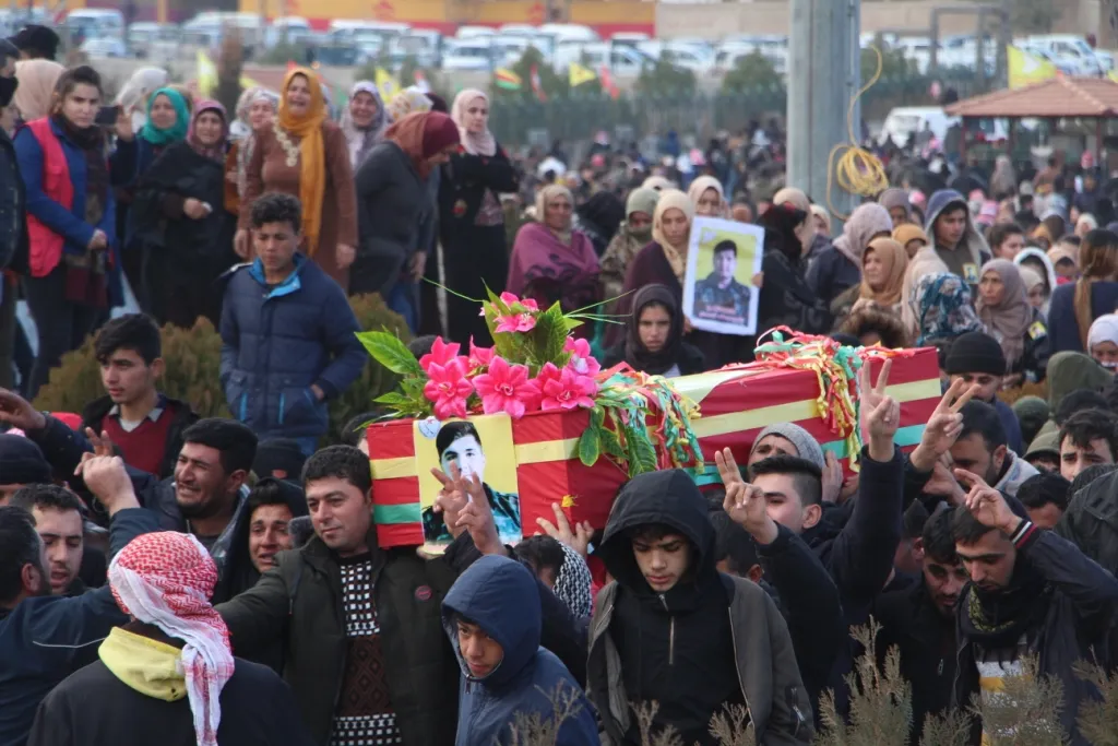 Şehîdê Pêngava Gurzê Gelan Mistefa Elo bi merasîmekê hate veşartin
