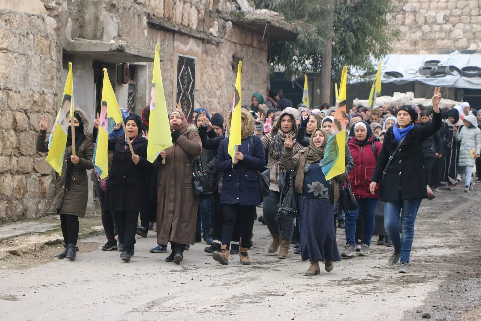 Şêniyên Helebê sersaxî ji malbata şehîd Dogan re xwest