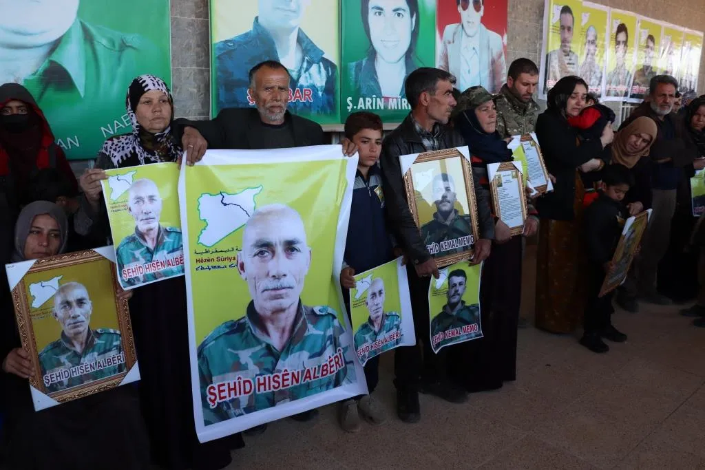 Li Dirbêsiyê bi hezeran şehîdên Pêngava Gurzê  Gelan oxir kirin