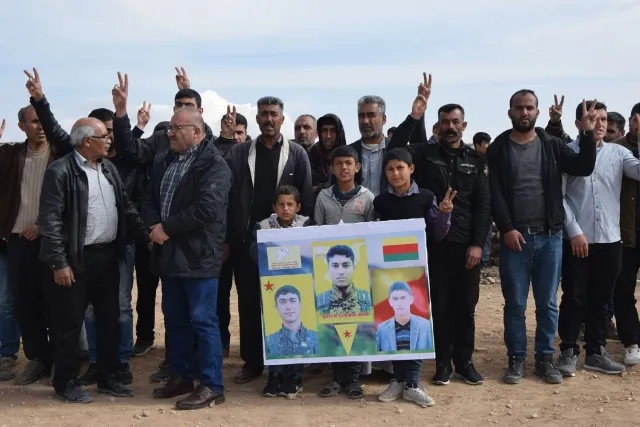 Şêniyên Kobanên sersaxiya malbatên şehîd Çekdar û Sultan xwest