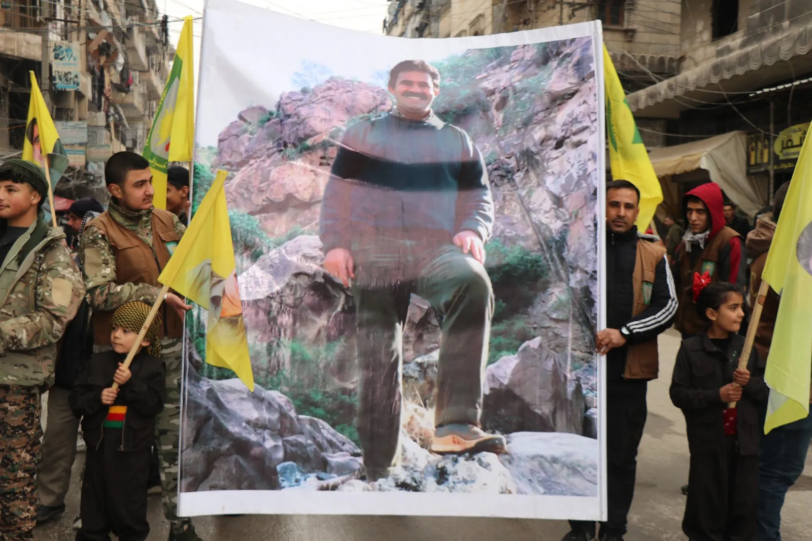 Şêniyên Helebê komploya navneteweyî ya li ser rêber Ocalan şermezar kir