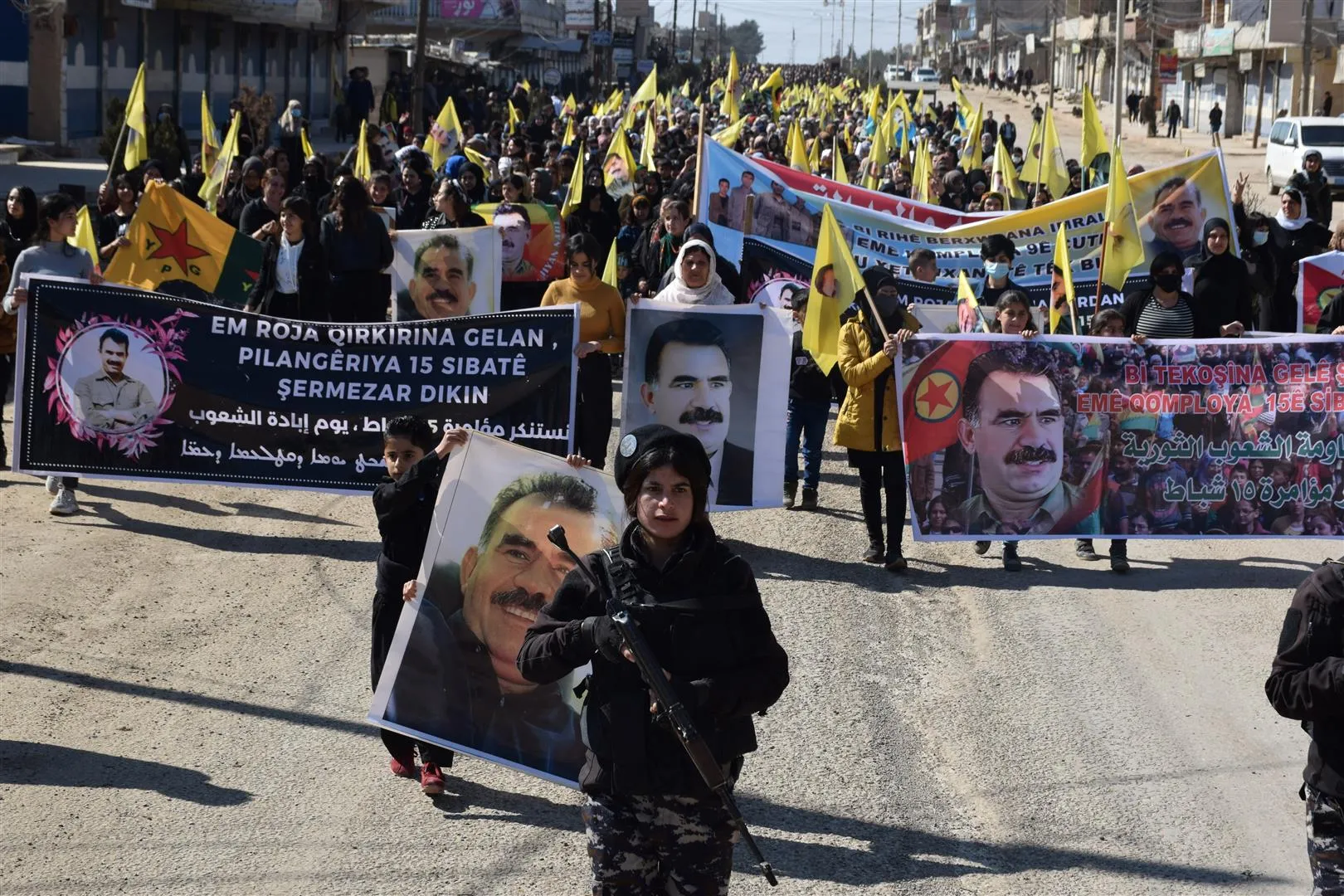 Bi deh hezaran şêniyên Qamişloyê li dijî komployê meşiyan