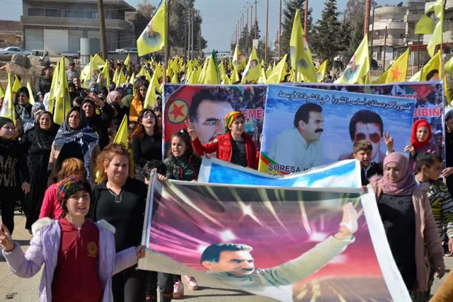 Bi deh hezaran şêniyên Qamişloyê li dijî komployê meşiyan