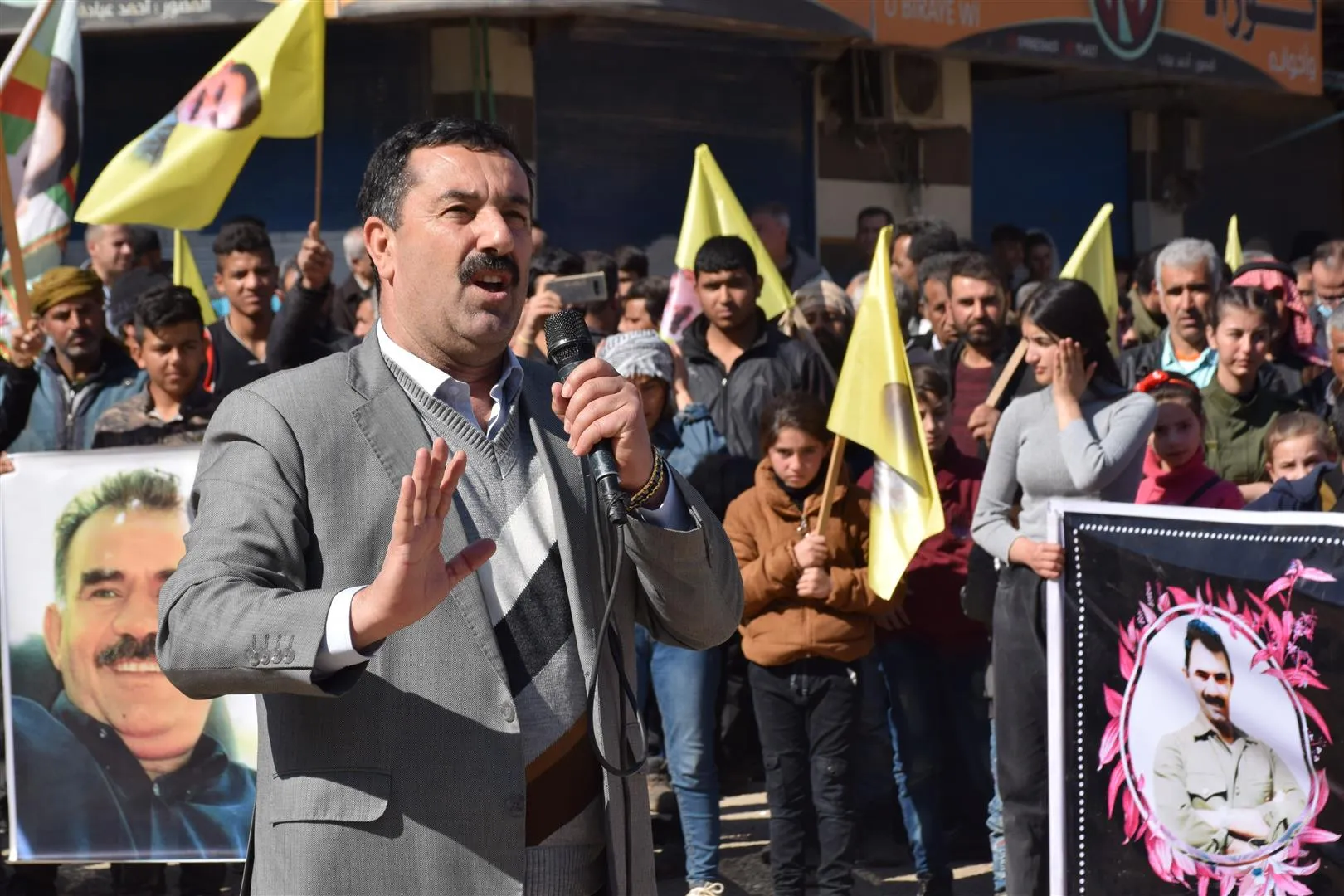 Bi deh hezaran şêniyên Qamişloyê li dijî komployê meşiyan