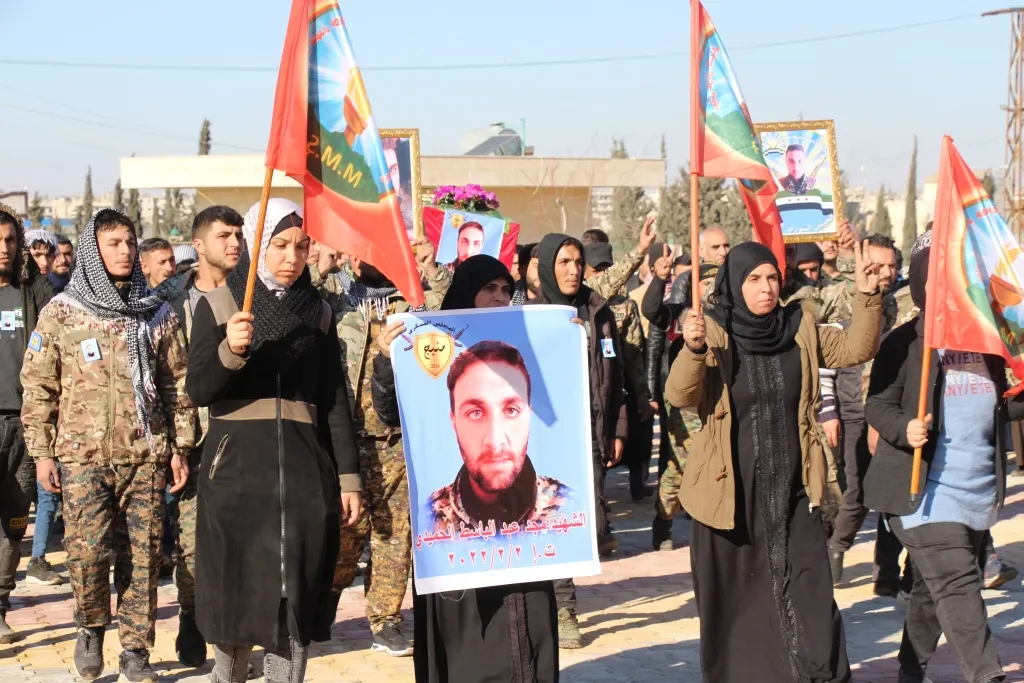 ​​​​​​​Cenazeyê şehîd El-Himêdî li Minbicê hat veşartin